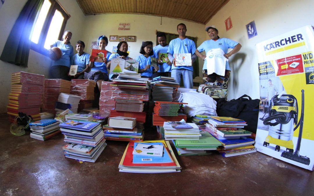 Des dons de livres pour les enfants des rues